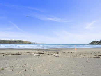 Absolute Beachfront – Prime Lyall Bay