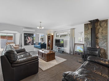 Charming Home With Burnside Zoning