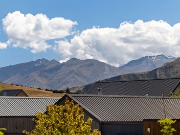 Stylish Home, Stunning Views