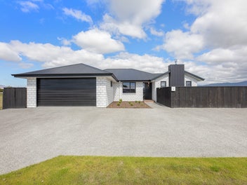 Modern Family Home - Your Dream Awaits!