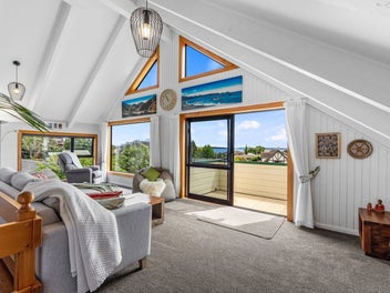 Substantial family home with stunning views!