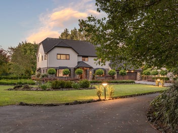 Tudor Oaks : Ultimate Entertainer's Haven