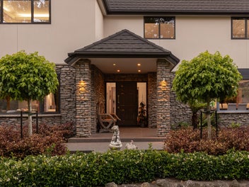 Tudor Oaks : Ultimate Entertainer's Haven