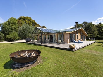 Golden Bay seaside home plus cottage.
