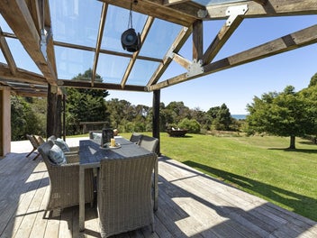 Golden Bay seaside home plus cottage.