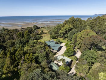 Golden Bay seaside home plus cottage.