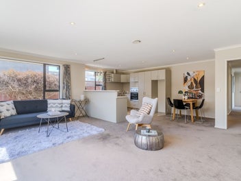 Effortless Living in Heart of Town