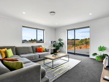 Modern Sophistication, Comfort, Sun and Views!