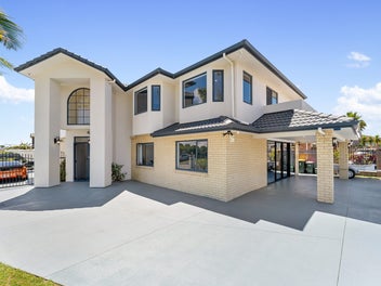 Spacious Family Home with Sea & Airport Views ...