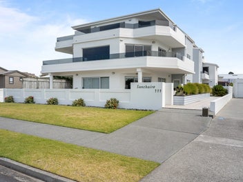 Premium Beachside Apartment