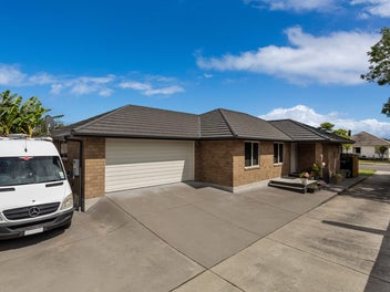 RETIREES - Bring the Motorhome!