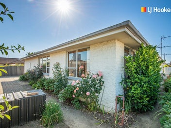 Tidy, Spacious & Move In Ready!