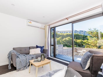 Modern Townhouse in Prime Johnsonville Location !