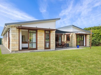 A Lifestyle Property That Pays Its Way!