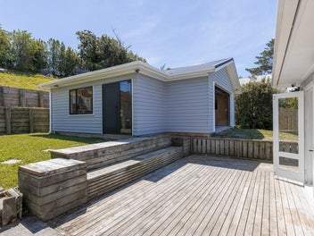 SINGLE LEVEL LIVNG WITH FOUR CAR GARAGING