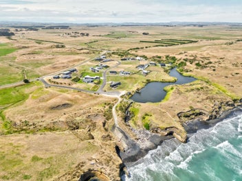 Dream Waipipi beach section