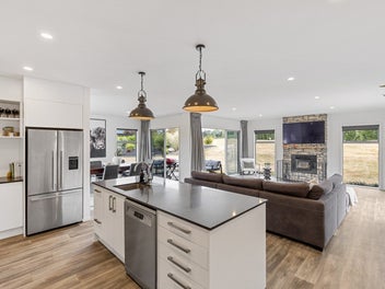 Seize the opportunity - modern living in Kinloch