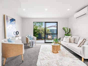 MODERN NEW BUILD --- READY TO MOVE IN