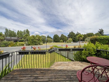 Te Anau Lakefront Property