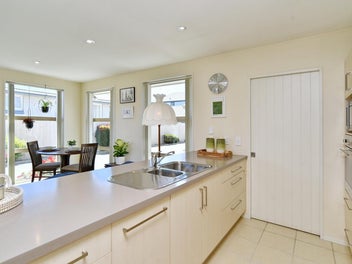 Stylish & Convenient Over 60’s Townhouse