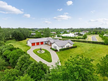 Elevated Luxury in the Martinborough Estate
