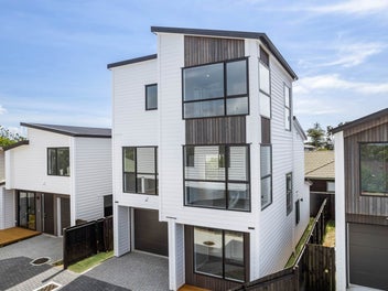 Fabulous Family Living In Orewa