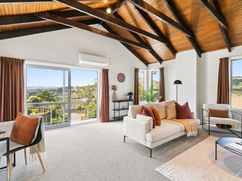 SPACIOUS MODERN LIVING IN TAWA