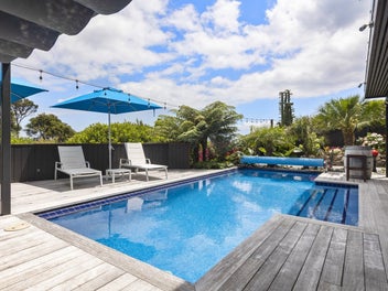 Private Island Retreat – Vendors Relocating