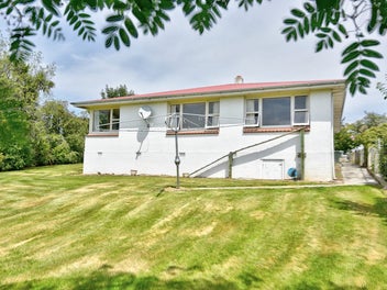 Family Sized home with Rural Outlook