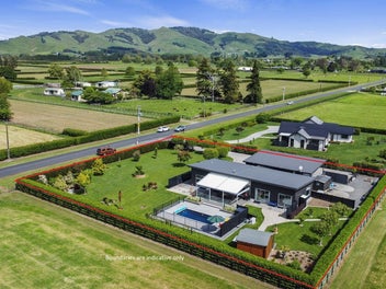 Modern Living Near Lake Karapiro