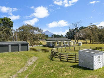 Perfect lifestyle property with Big sheds