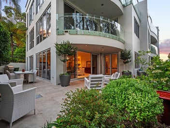 SERENE BEACHFRONT LIVING - THE ROCKS