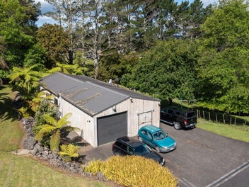 Great Opportunity! Barn with sleepout on 3.29 Ha