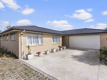 Freehold, Standalone - Brick & Tile home!