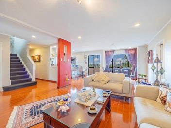 Superbly Spacious Executive Home - Panoramic Views