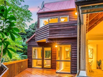Family Living, Superb Location.