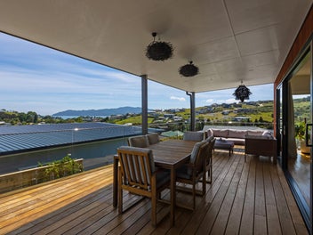 Spacious Executive Home near the beach