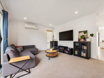 Freestanding, Modern, and Move-In Ready!