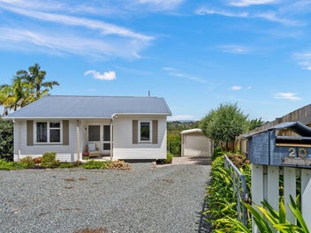 Harbour Views & Sun-Drenched Charm