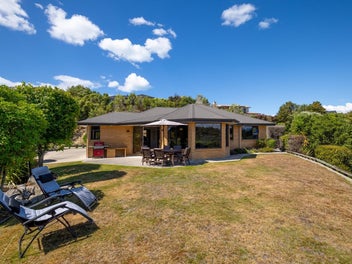 Tranquil setting with stunning semi rural views
