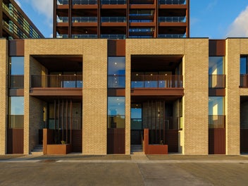 Willis Bond: Wharf Terrace on The Water