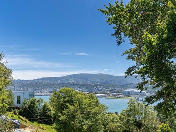 Fantastic above harbour location