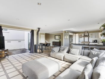 TRANQUIL, SPACIOUS, FAMILY RETREAT