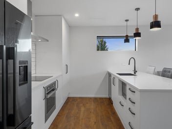 Triple Garage, Spacious & Stunning - Must See!