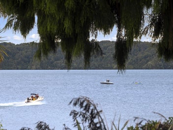 Stunning Lakefront Haven at Rotoiti