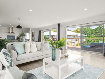 Entry Level Oceana Dr, That Wants Somebody to Love