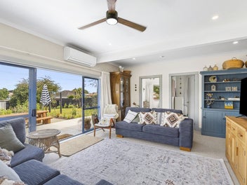 Coastal Comfort with Modern Family Appeal!