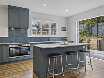 Single-Level family Territory on 695sqm