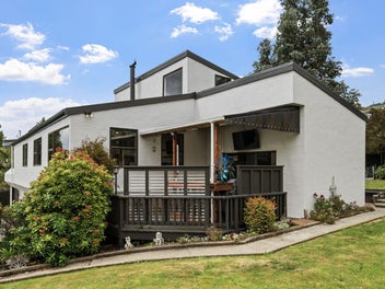 Expansive 400sqm family home in Concord