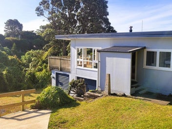Classic Kiwi Bach with Sea Views